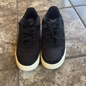 Boys Nike Air Force black size 7